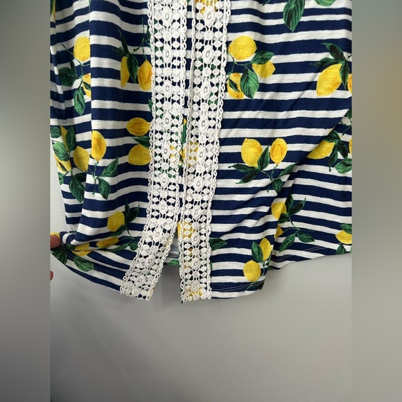 Westport size women’s XL Striped Lemon Print Top with Lace Detail - Picture 2 of 4